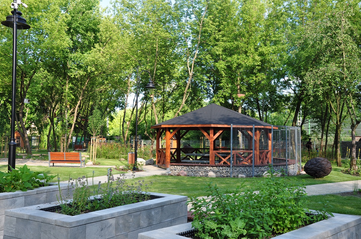 Brwinow Ogrod Altana