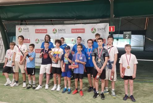 Sportowe emocje i rodzinna atmosfera towarzyszyły turniejowi tenisa ziemnego zorganizowanego z ok...